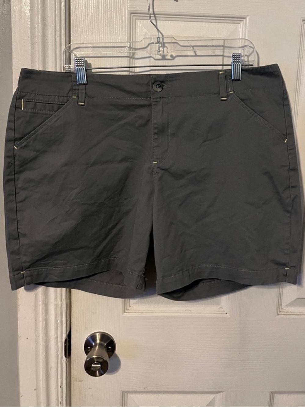 Lee Straight Fit Gray Shorts